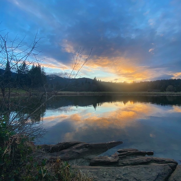 WELCOME TO OUR CLOSET! - Picture 3 of 4